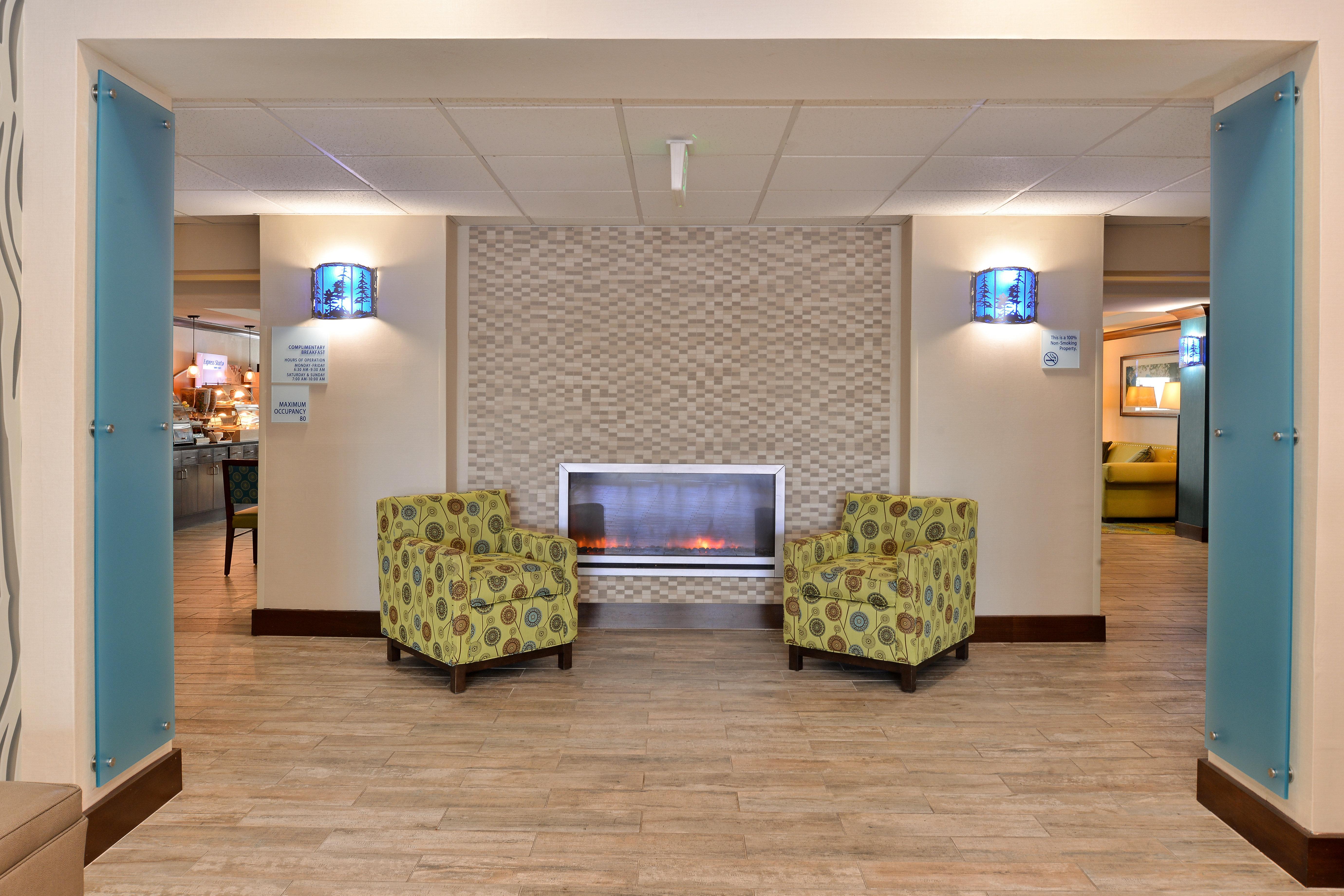 Holiday Inn Express Fresno River Park Highway 41 By Ihg Exterior photo