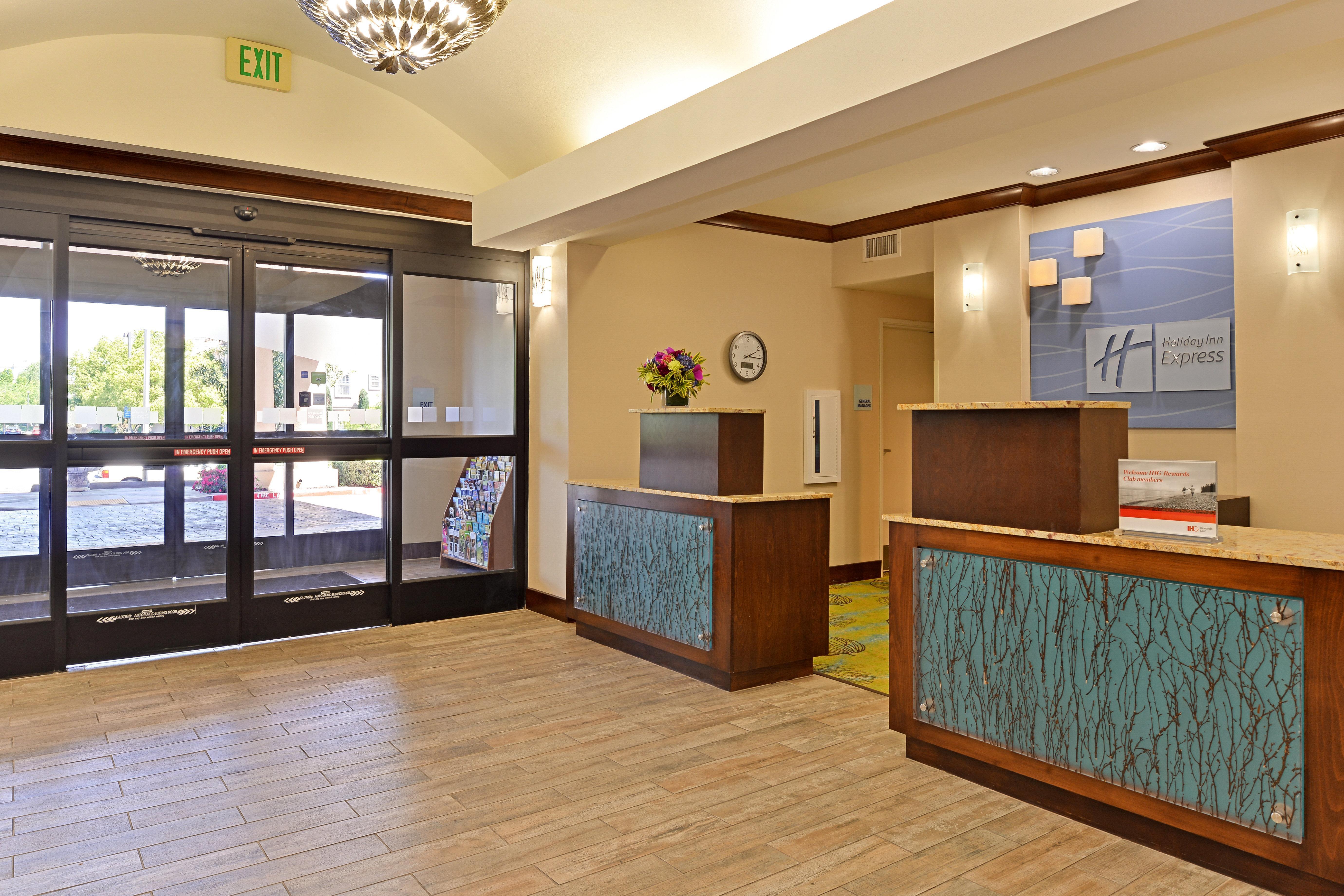 Holiday Inn Express Fresno River Park Highway 41 By Ihg Exterior photo