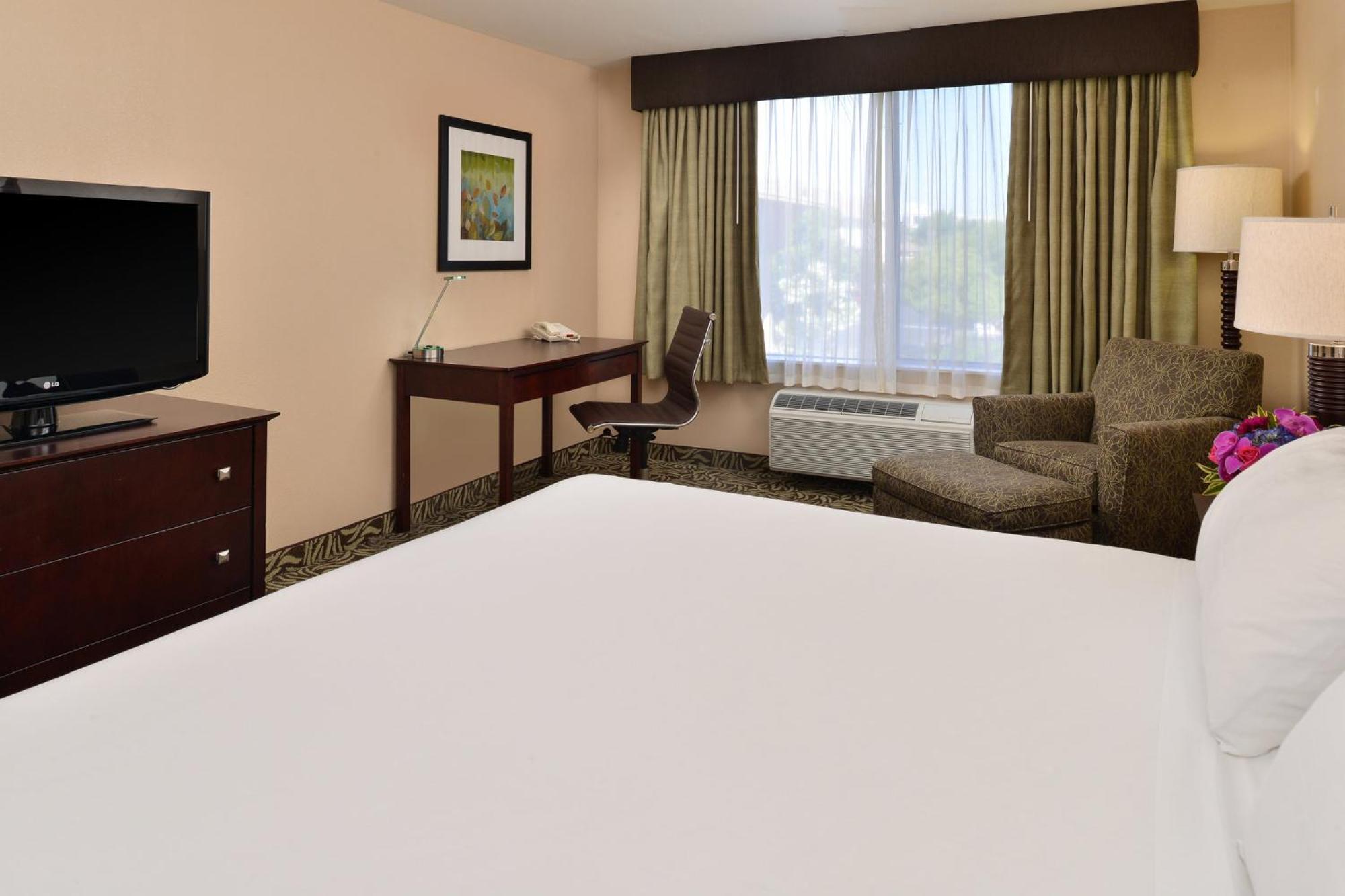 Holiday Inn Express Fresno River Park Highway 41 By Ihg Exterior photo