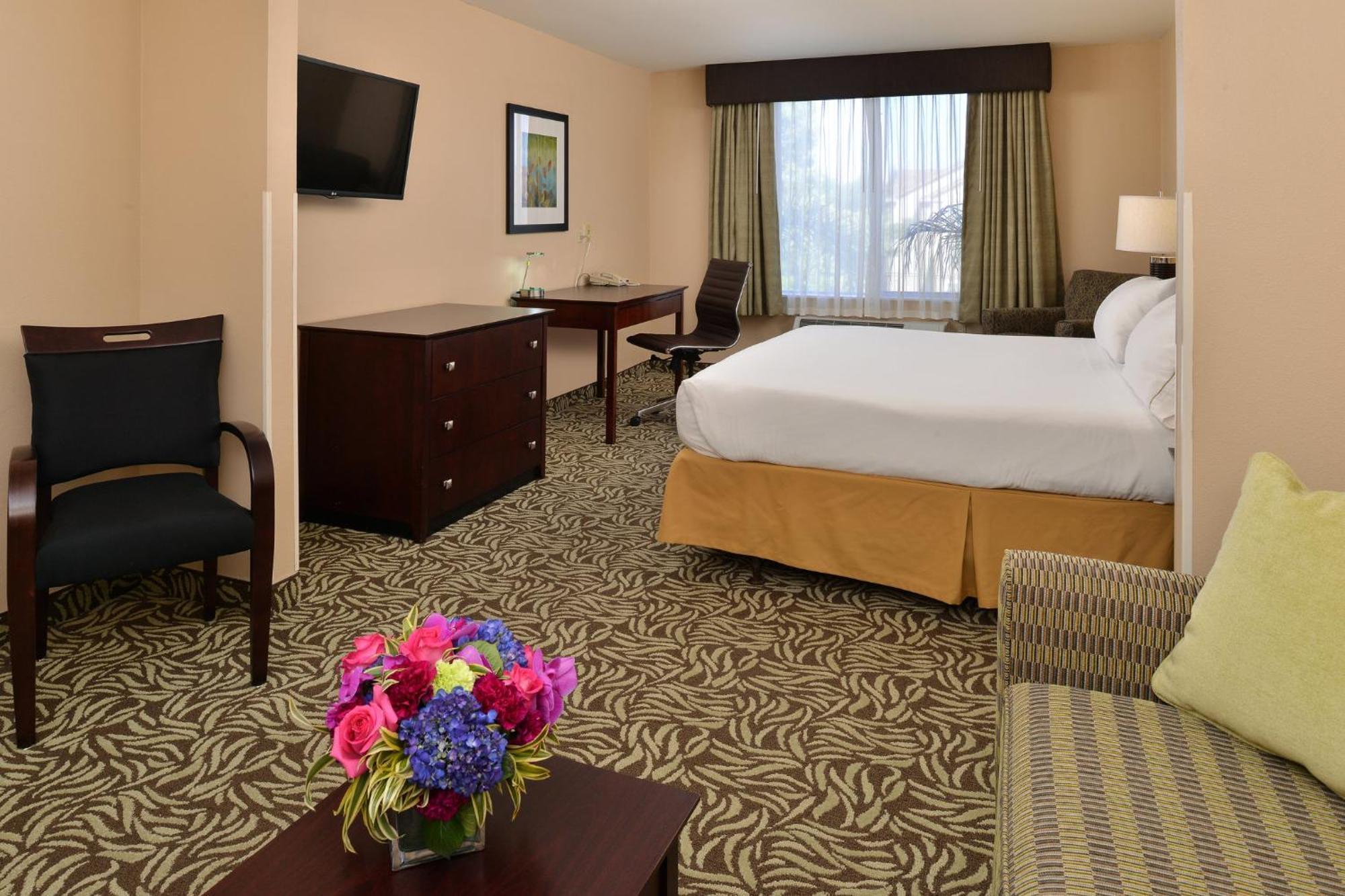 Holiday Inn Express Fresno River Park Highway 41 By Ihg Exterior photo