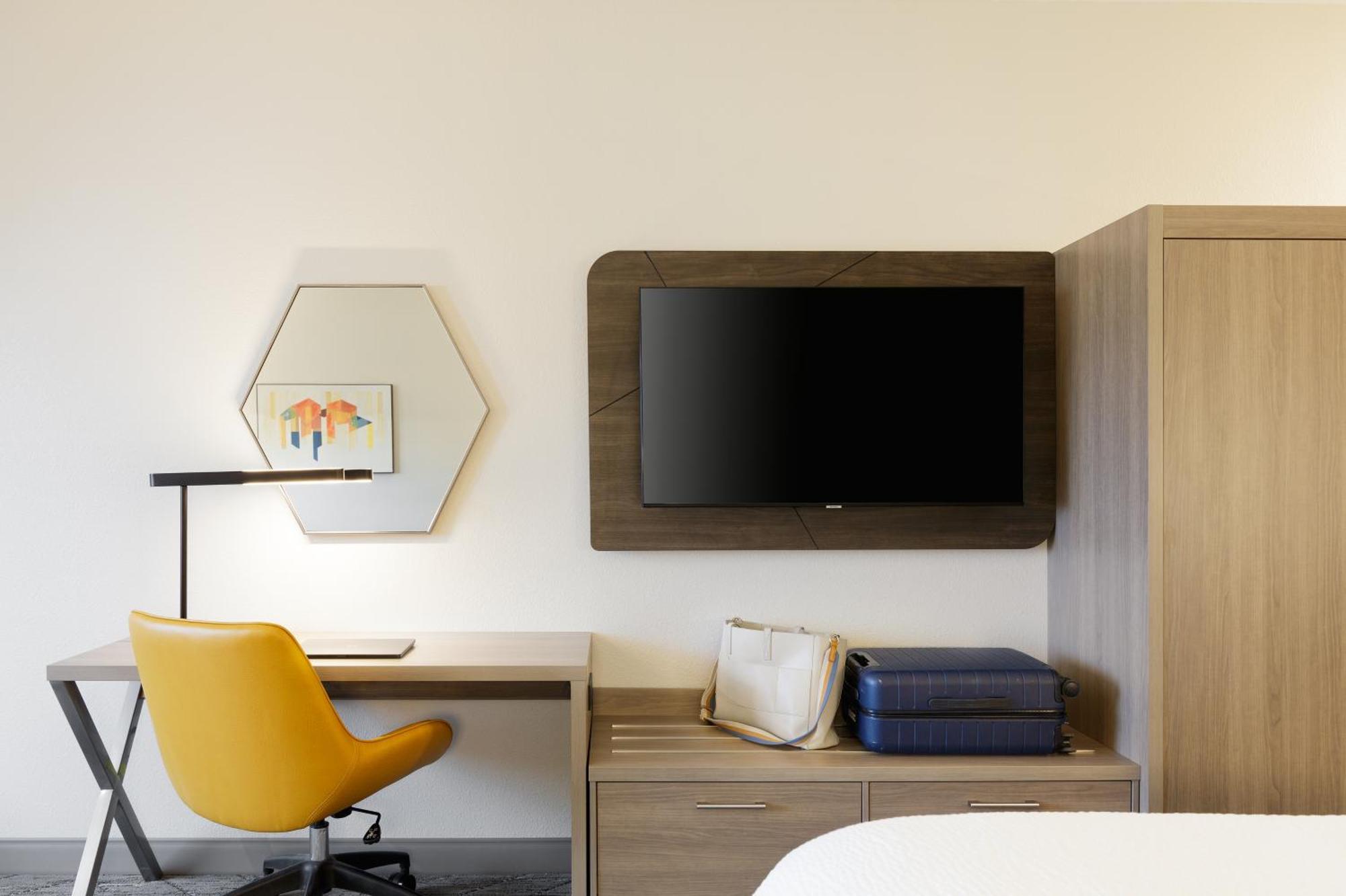 Holiday Inn Express Fresno River Park Highway 41 By Ihg Exterior photo
