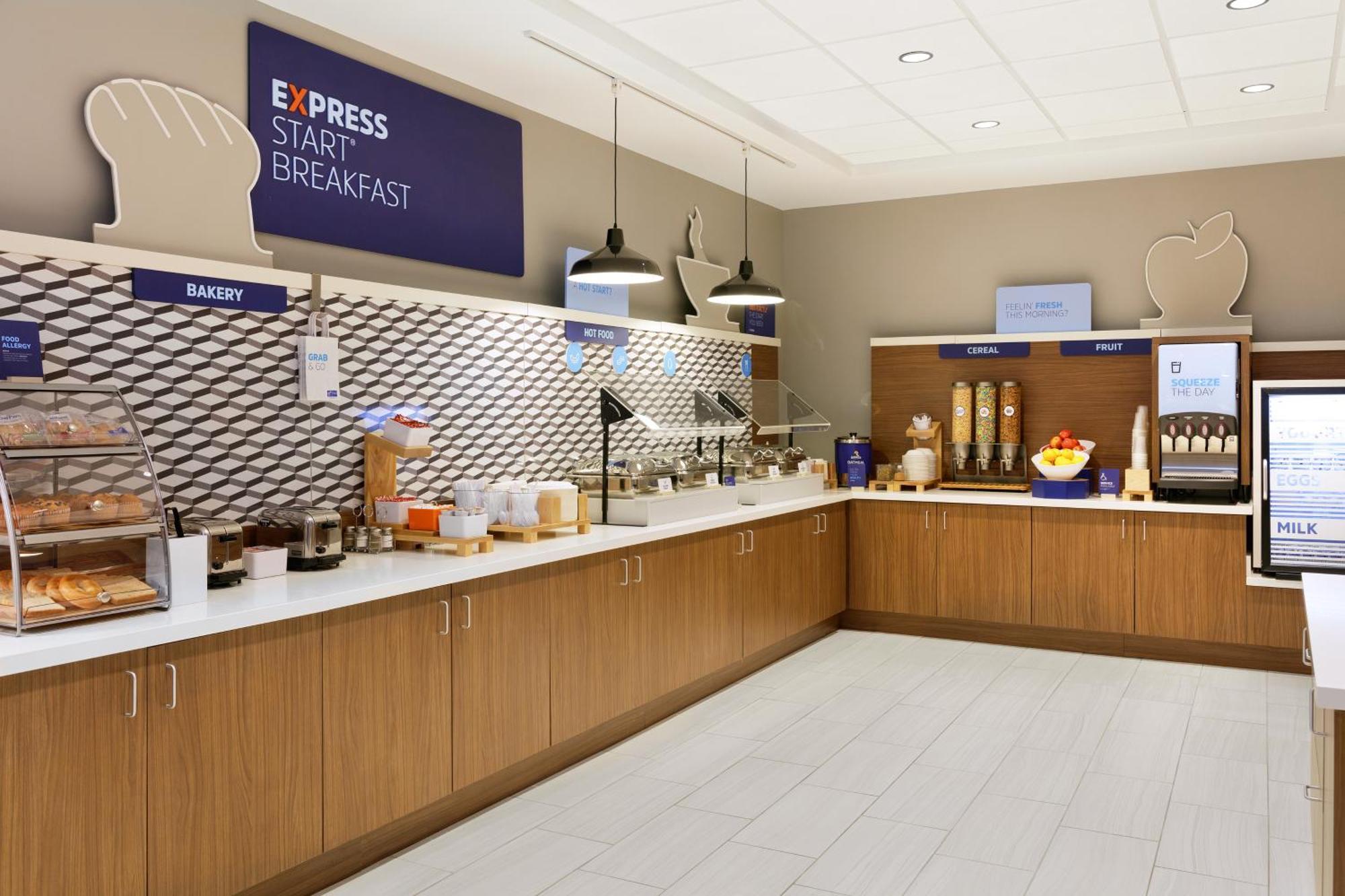 Holiday Inn Express Fresno River Park Highway 41 By Ihg Exterior photo