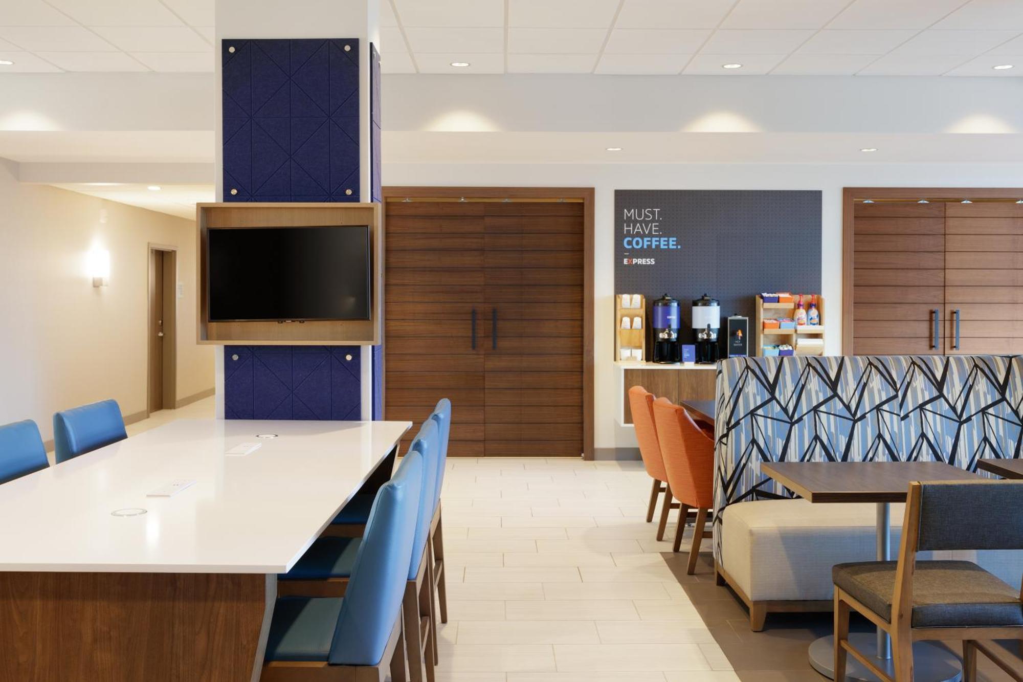 Holiday Inn Express Fresno River Park Highway 41 By Ihg Exterior photo